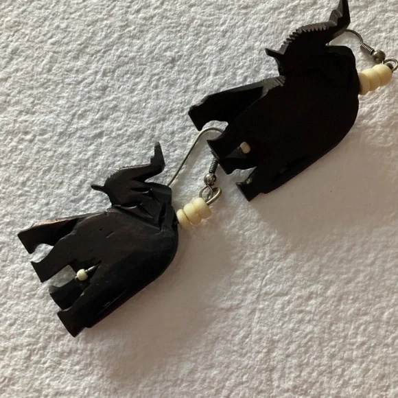 Vintage Black Elephant Sculpture Earrings - Picture 2 of 5